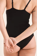 Body mocno modelujące sylwetkę na ramiączkach