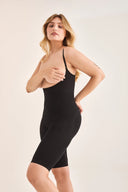 Body mocno modelujące pod biust z nogawką