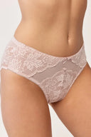 Figi damskie Gabriella BM056 z koronki w roślinny wzór w kolorze rose light rozmiar S/M #extras_rose light