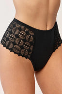 Stringi damskie Gabriella BM058 z koronkowymi wstawkami w kolorze czarnym, rozmiar S/M #extras_nero