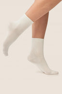 Prążkowane skarpetki damskie za kostkę Gabriella SW088 w kolorze ecru, rozmiar 35/38 #extras_ecru