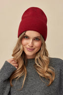 Czapka Alex Gabriella – miękka beanie z wywinięciem w kolorze wine #extras_wine