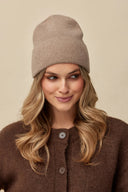 Czapka Alex Gabriella – miękka beanie z wywinięciem w kolorze beige melange #extras_beige melange