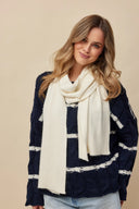 Szalik Carita Gabriella w kolorze creme – dziany szalik w uniwersalnym rozmiarze #extras_creme