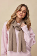 Szalik Carita Gabriella w kolorze beige melange – dziany szalik w uniwersalnym rozmiarze #extras_beige melange