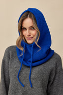 Komin Elina z wełny i wiskozy w kolorze kobaltowym #extras_cobalt