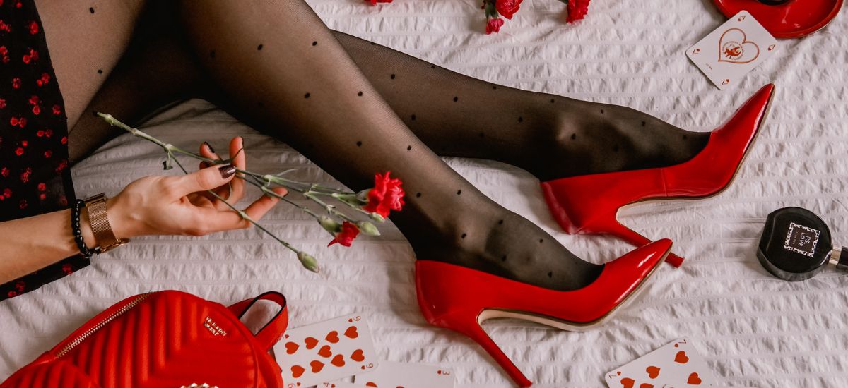 czarne rajstopy cienkie w kropki