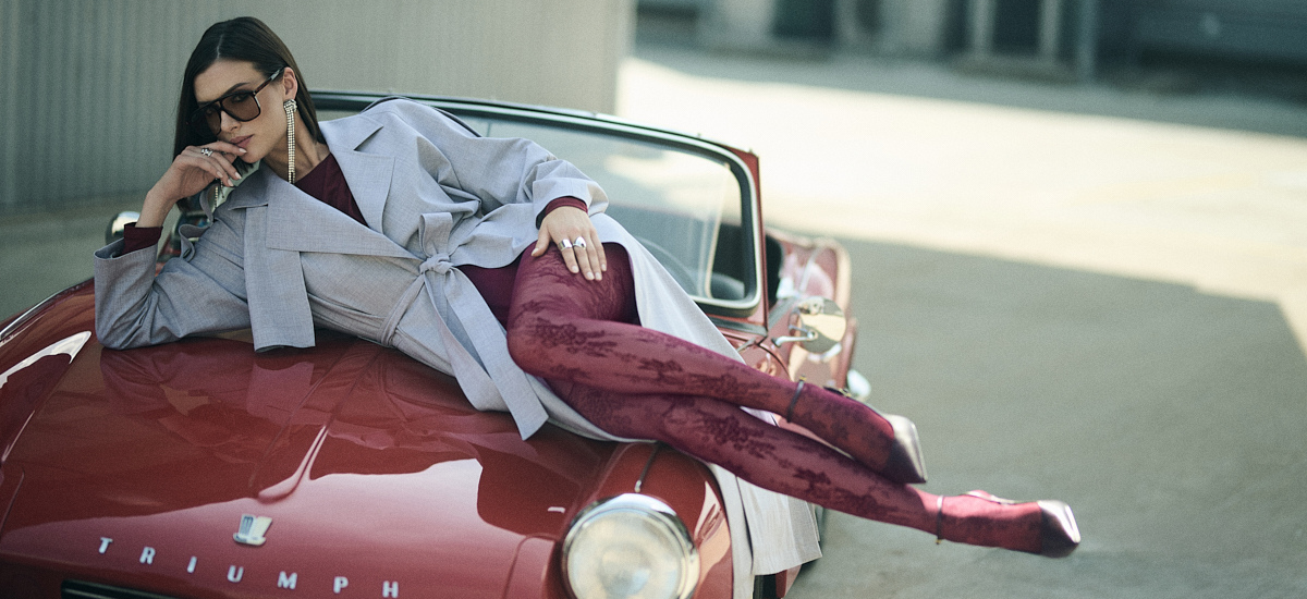 modne rajstopy bordowe