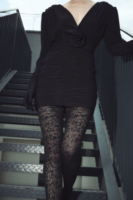 czarne rajstopy wzorzyste 