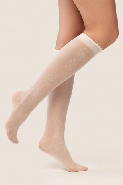 białe podkolanówki
