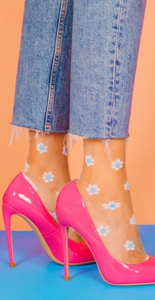 Jak modnie nosić skarpetki? I do szpilek, i sneakersów!